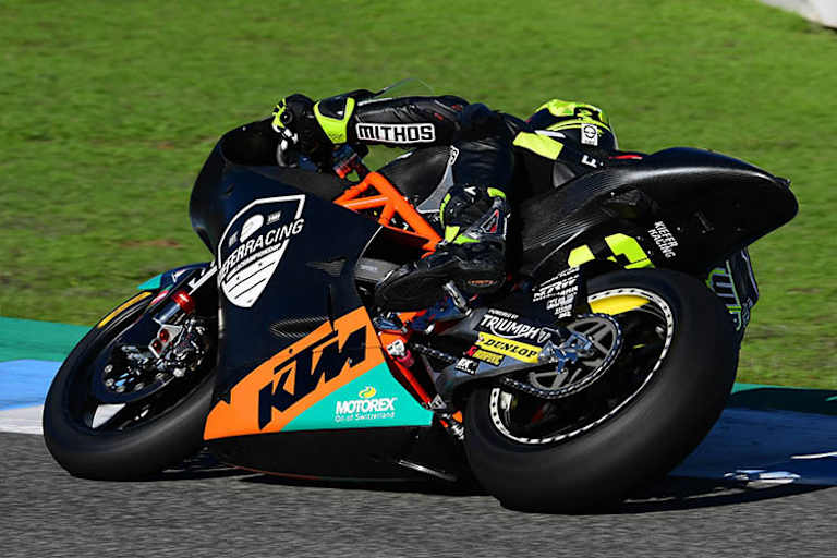 Lukas Tulovic auf der neuen KTM mit Triumph-Motor in Jerez