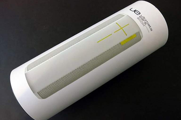 Auch Formel-1-Weltmeister Sebastian Vettel und sein Teamkollege Daniel Ricciardo bekommen einen portablen Lautsprecher