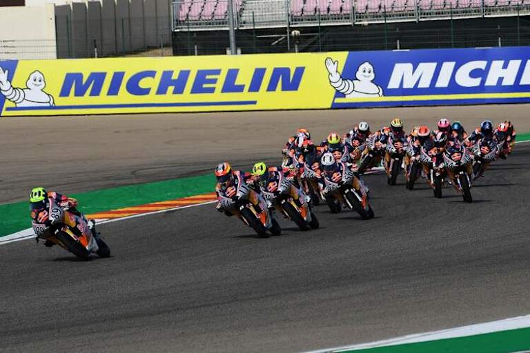 Marcos Uriarte führte das Red Bull-Rookies-Feld zu Beginn an