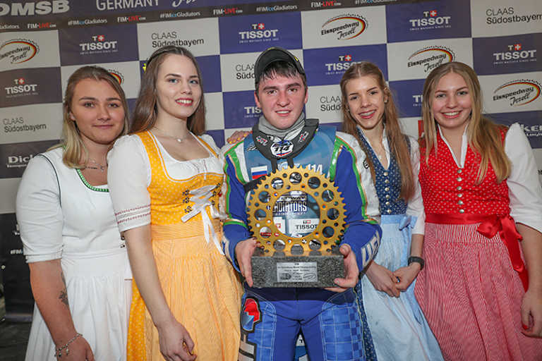 Dinar Valeev führt jetzt auch die WM an