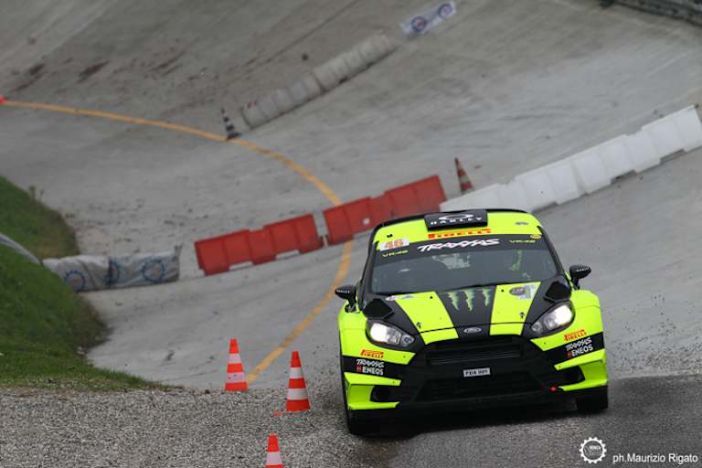 Auch auf der berühmten Steilkurve gaben die Stars der Monza Rally Show Gas