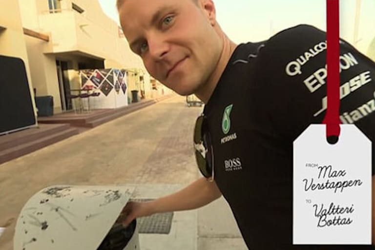 Valtteri Bottas konnte das Geschenk von Max Verstappen gar nicht schnell genug loswerden