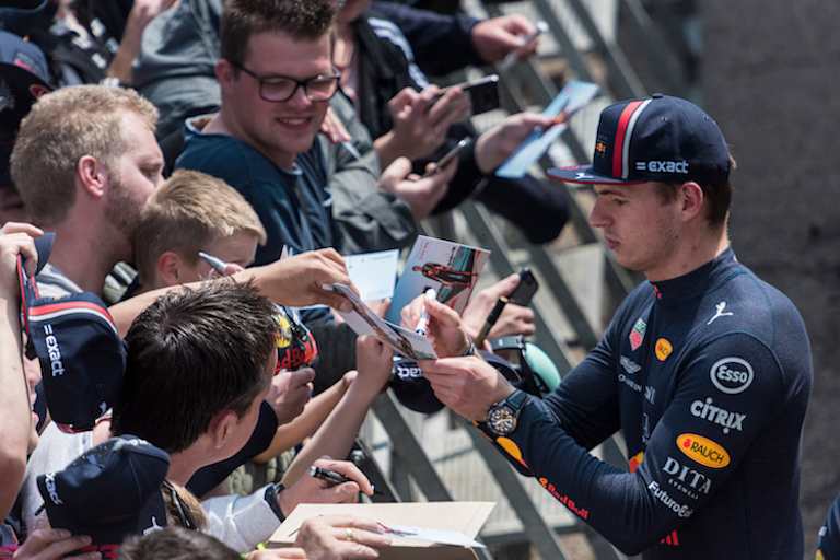 Der Lokalmatador schrieb natürlich auch viele Autogramme