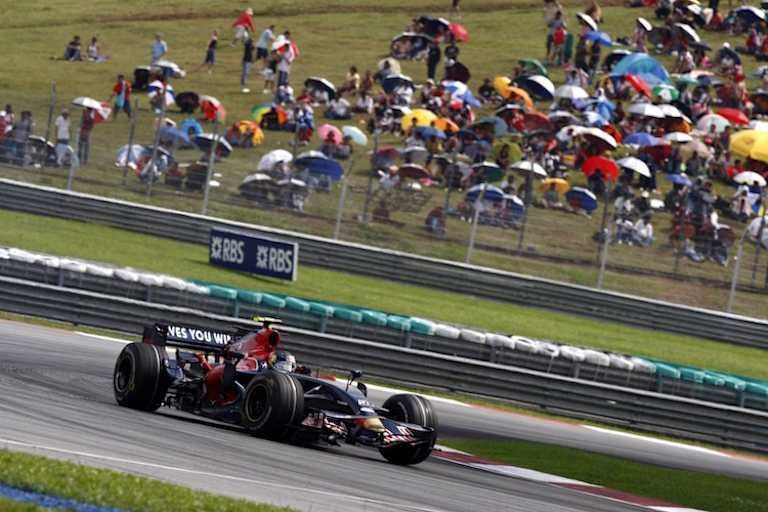 Sebastian Vettel mit Julia in Sepang 2008
