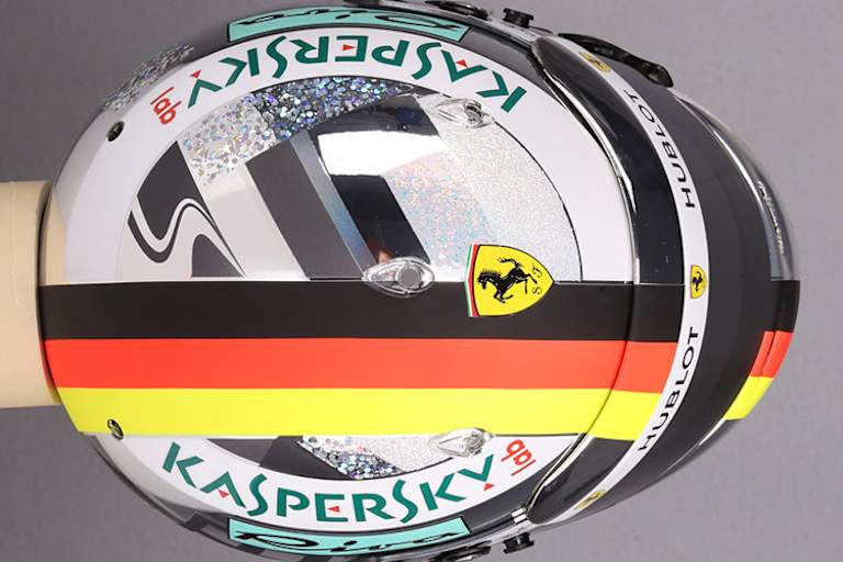 Als Kontrast sind die Deutschland-Farben neon, aber matt lackiert