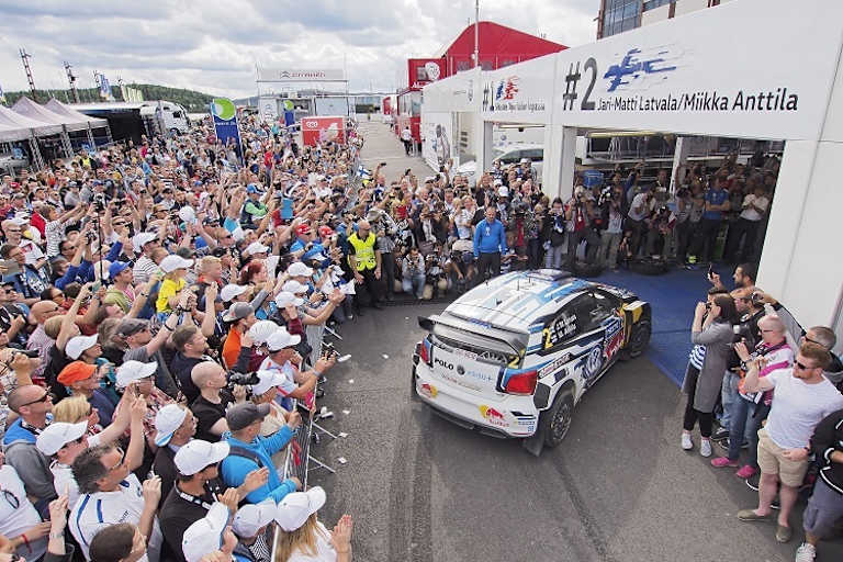 Der Serviceplatz ist dicht belagert