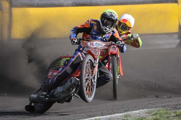 Sandro Wassermann vor Vaclav Milik