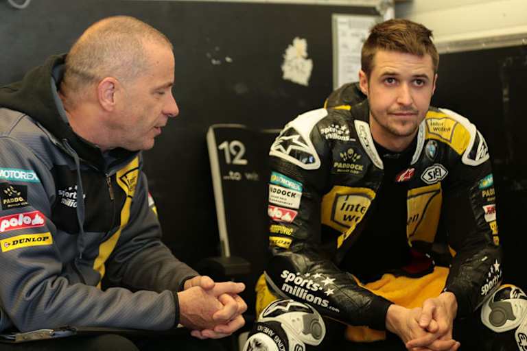 Cheftechniker Alfred Willecke und Tom Lüthi: Im Interwetten-Team kann auf ertragsreichen Test geblickt werden