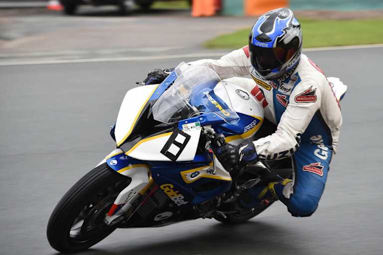 Zudem nahm der dreifache GP-Sieger mit einer BWM am Pro Superbike Revival teil