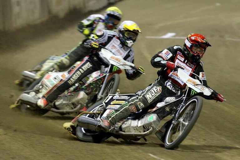 Woffinden führt das Feld an