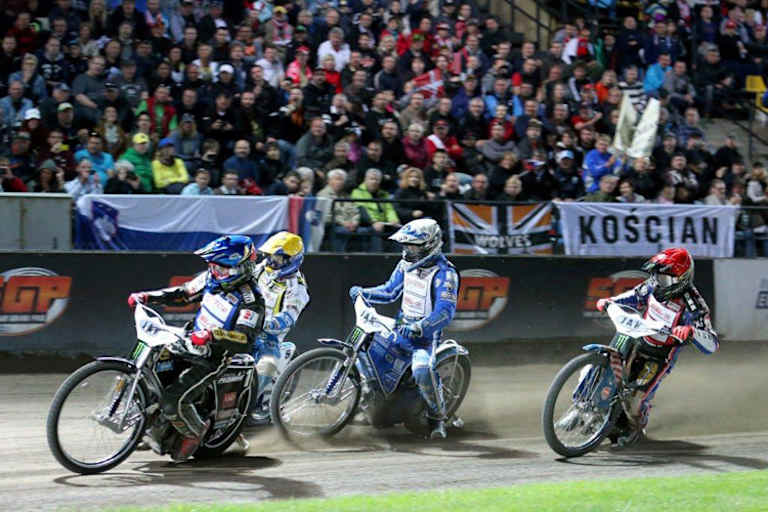 Finale in Prag: Woffinden vom Start weg vorne vor Pedersen, Zagar und Hancock