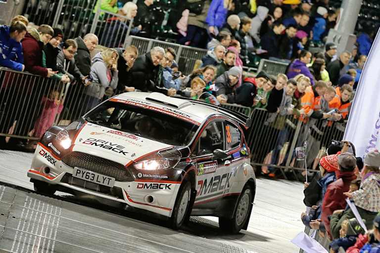 Tausende von Fans feierten Jari Ketomaa am Donnerstagabend beim Showstart in Colwyn Bay 