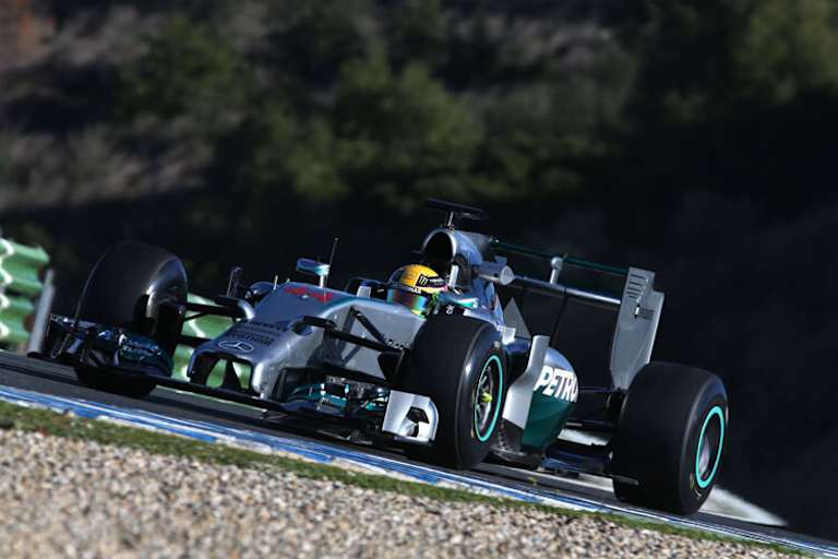 Mercedes gibt in Spanien mit den Ton an