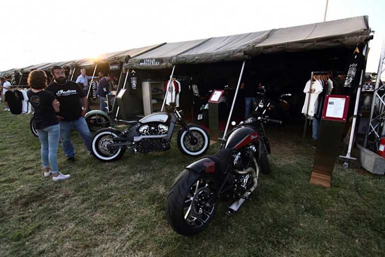Relaxte Stimmung an der Standmeile in Biarritz  