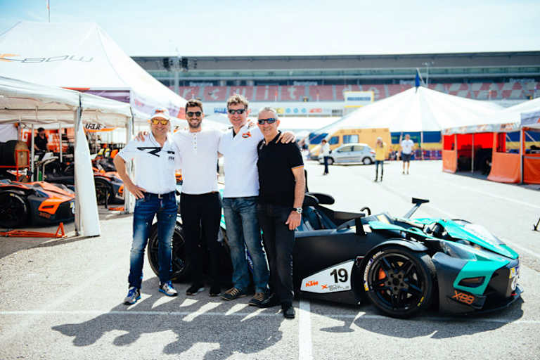V.l.n.r.: KTM Vorstand Hubert Trunkenpolz, Ex-F1-Fahrer Jaime Alguersuari, X-Bow Battle Organisator Georg Silbermayr und KTM Spanien Geschäftsführer Cesar Rojo.
