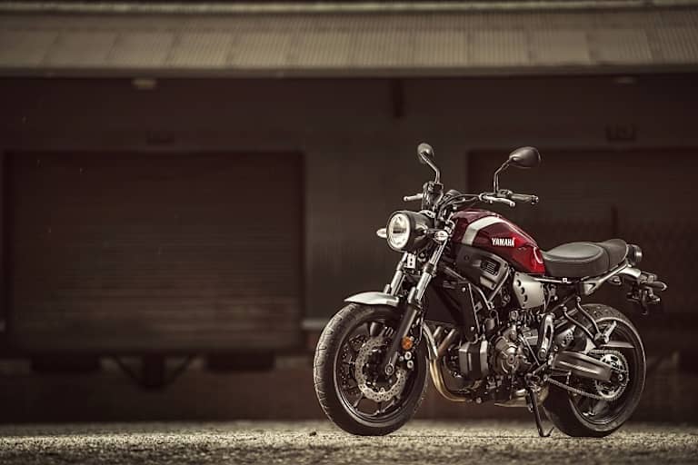 Die XSR 700 sieht zwar nicht ganz so aufgeräumt-klassisch aus wie eine XS 2, fährt und bremst dafür um Welten besser 