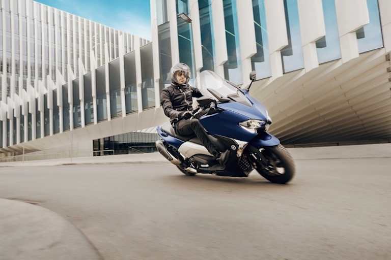 Yamaha TMax DX: Komplett ausgestattet unter anderem mit Sitzheizung für kalte Tage