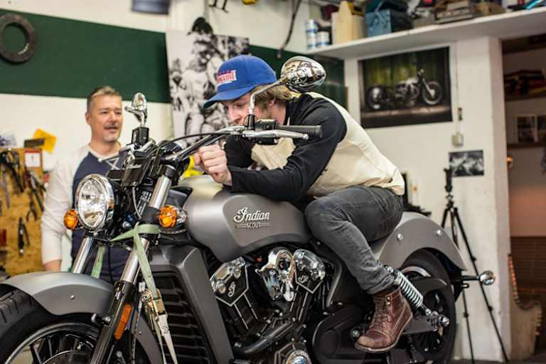 Probe einer alternativen Sitzhaltung: Nik Heer greift an – mental