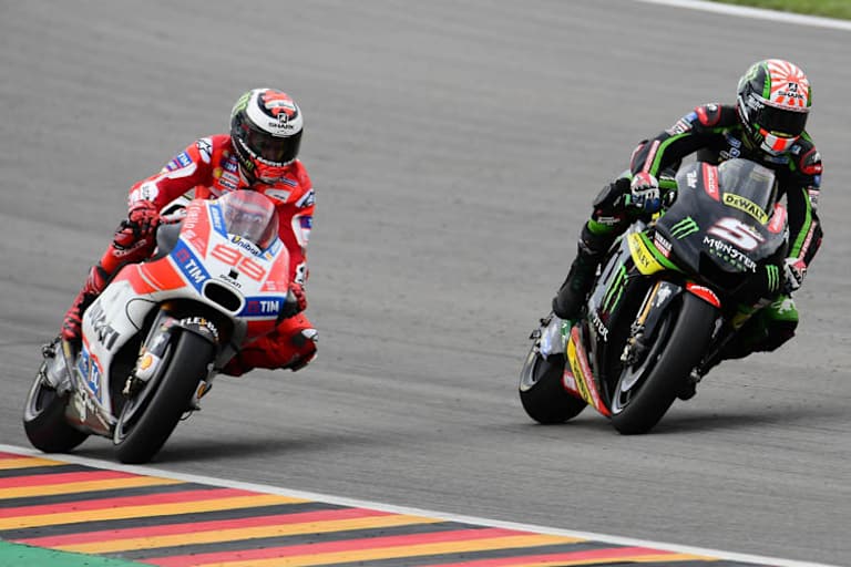 Sachsenring: Johann Zarco (5) kämpfte gegen Jorge Lorenzo (99)