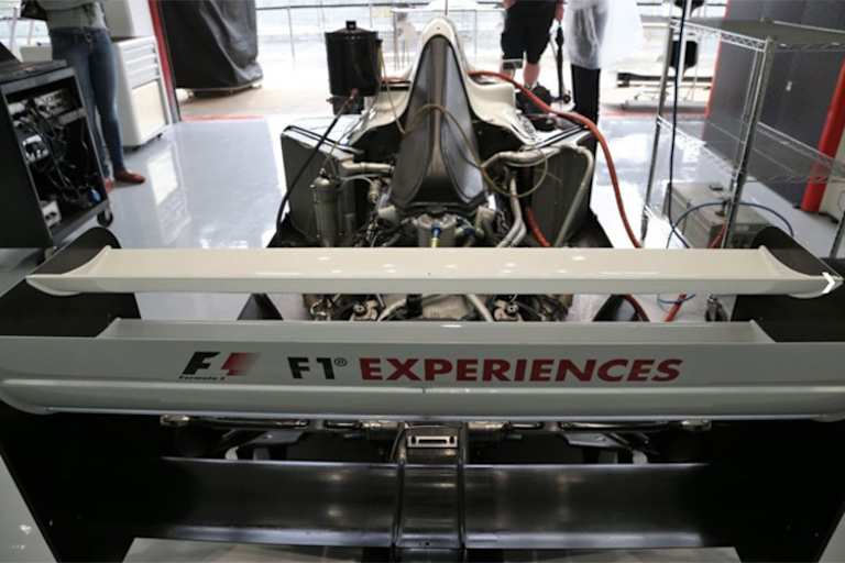 Im Heck steckt ein V10-Saugmotor