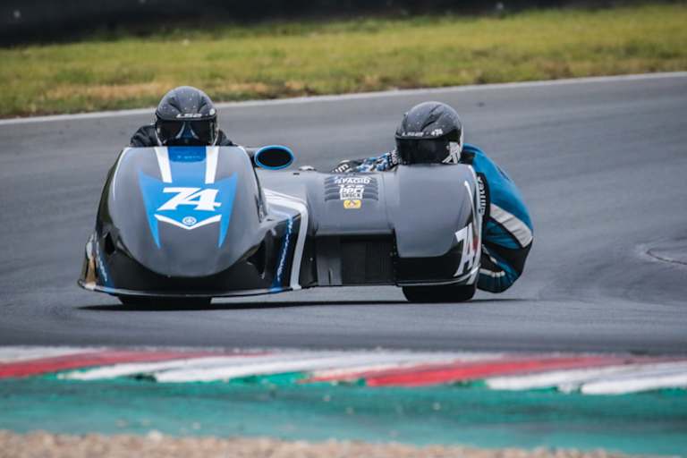 Ted und Vincent Peugeot mit ihrer Perillat Yamaha 600