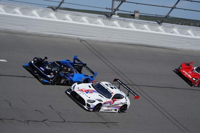 Unterschiedliche Klassen: Acura DPi und Mercedes-AMG GT3 in Daytona