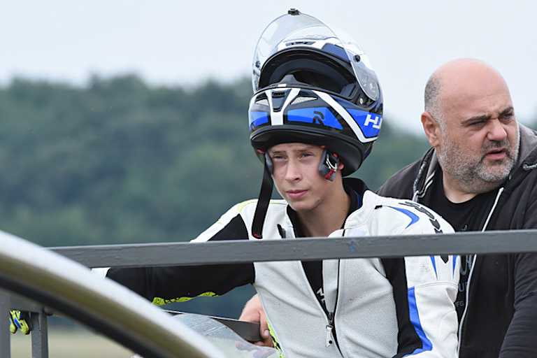 Das erste Rennen endete für Cillian Schwarz auf dem Abschleppwagen