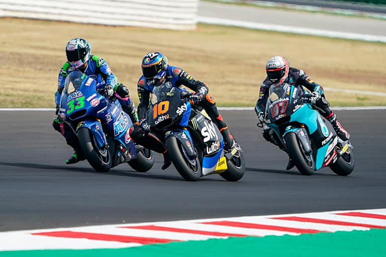 Der spätere Sieger Bastianini (33) drückt sich vor den Augen von Vierge (97) an Marini (10) vorbei