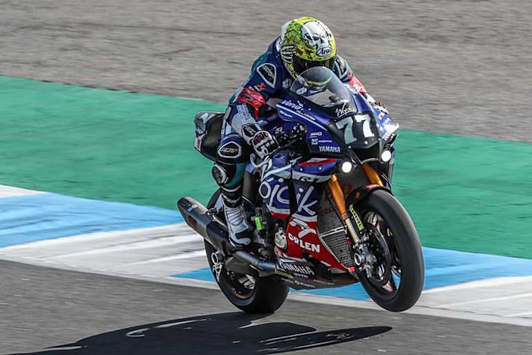 Sheridan Morais gibt der Yamaha mit der Startnummer 77 die Sporen