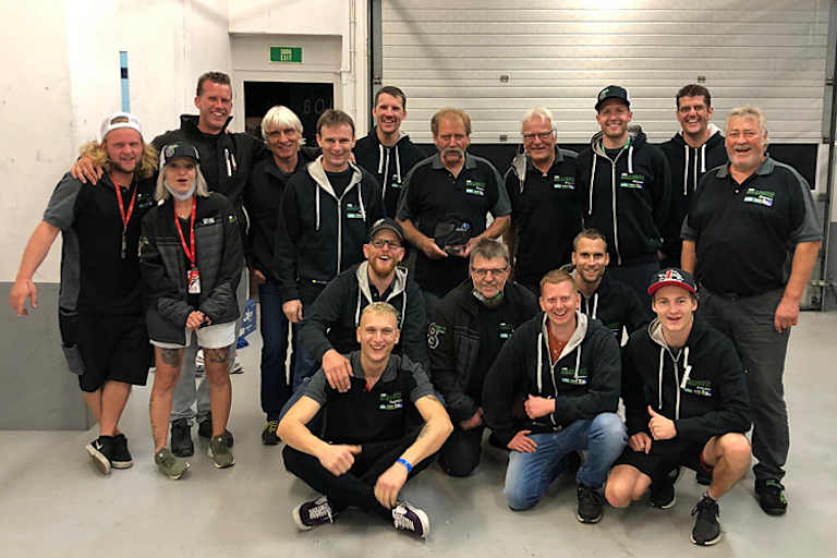 Letztes Gruppenbild mit «Hämpu» Bolliger (letzte reihe Mitte) als Teamboss