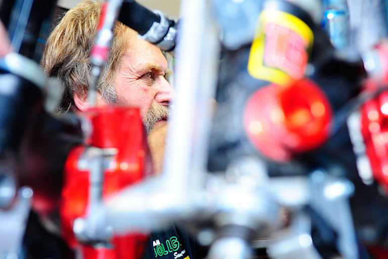 Schrauben im Hintergruns ist die Lieblingsbeschäftigung von Hanspeter Bolliger