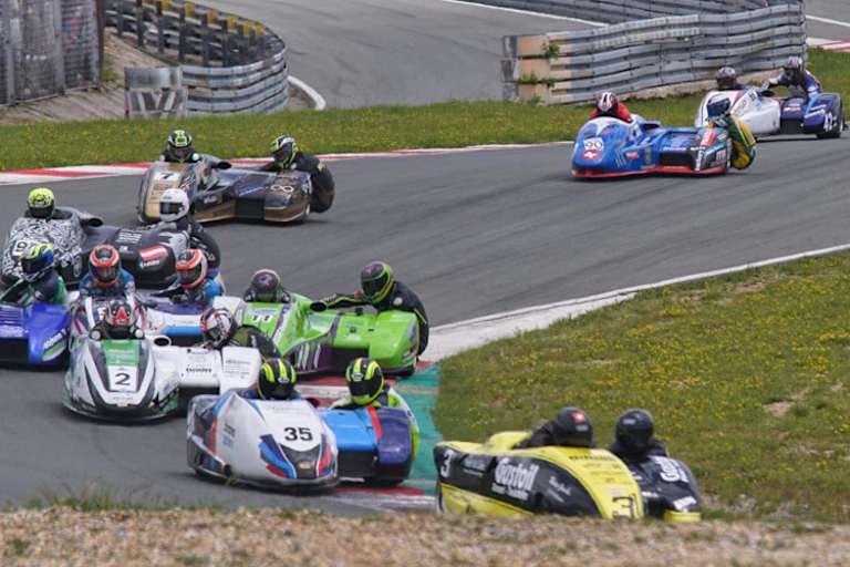 Göttlich/Neubert (ganz rechts) hinter vielen Gaststartern aus WM und IDM