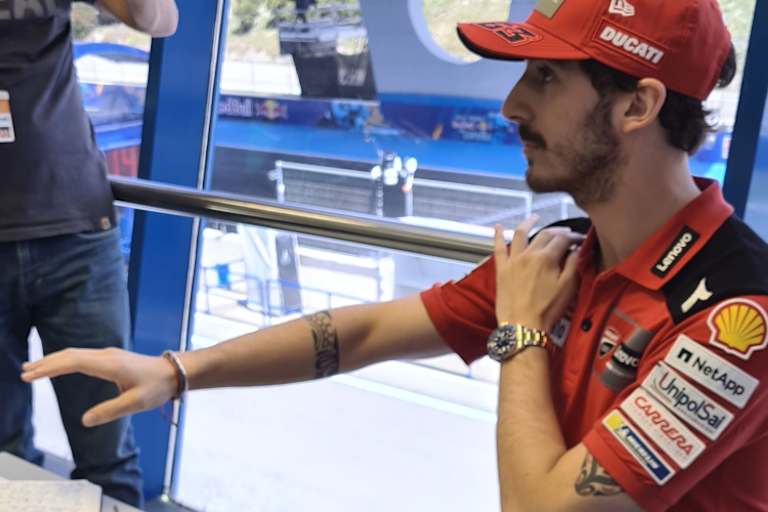 Höher kann Pecco die Schulter nicht heben