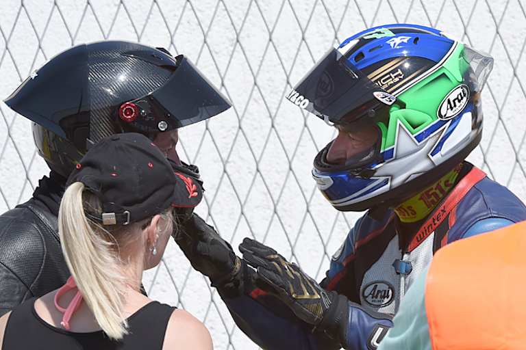 Nach dem Rennen gab es Redebedarf zwischen Schlosser (li.) und Reeves