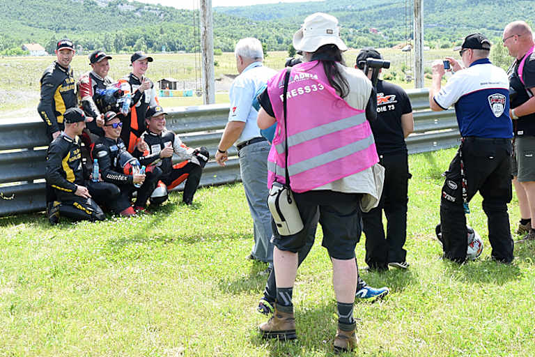 Ein etwas schüchtener Schlosser (stehend links) bei der Siegerehrung nach dem GP von Kroatien