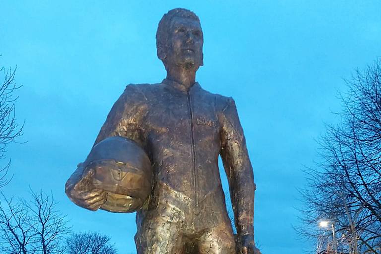 Die lebensgroße Statue von William Dunlop im Detail