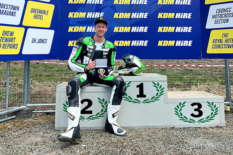 Feine Leistung von Ivo Ladde bei seinem Nordirland-Debüt