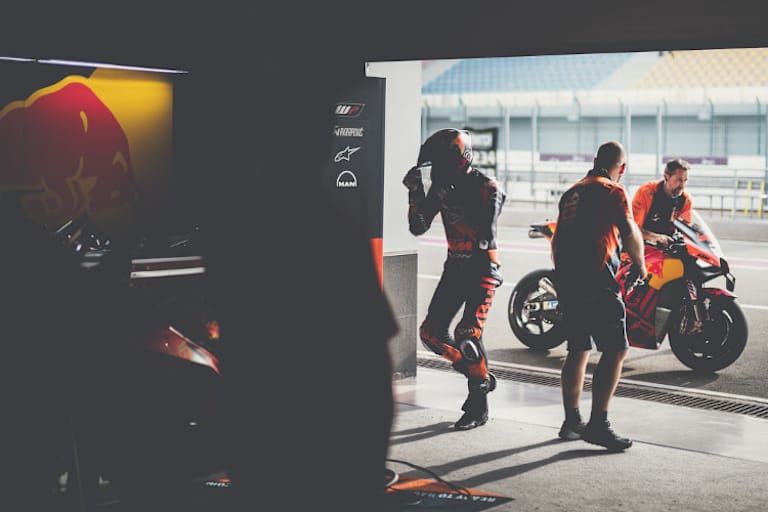 Licht am Ende des Tunnels: Brad Binder wird erstmals seit dem Katar-Test wieder auf die RC16 steigen