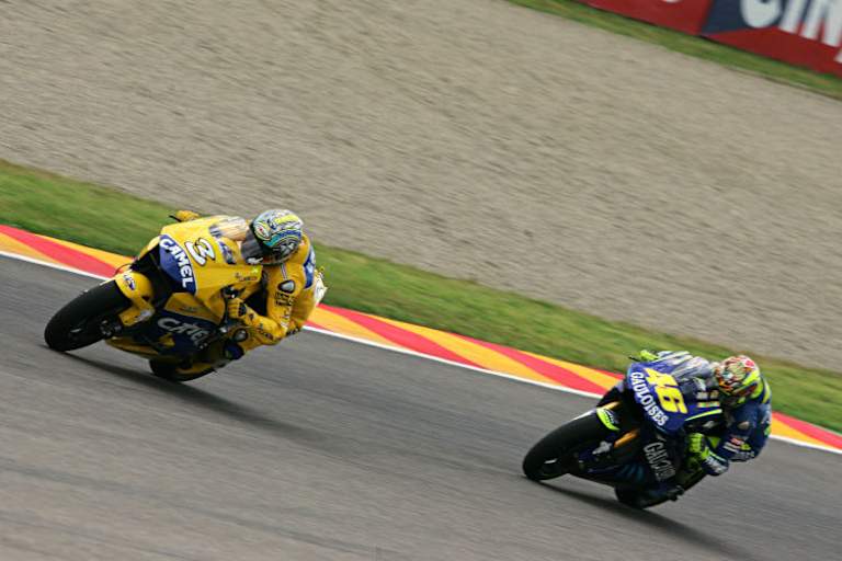 Einstige Erzrivalen: Max Biaggi und Valentino Rossi beim Italien-GP 2004
