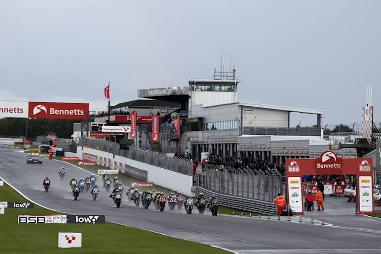 Donington Park und Regen: Das gehört zusammen