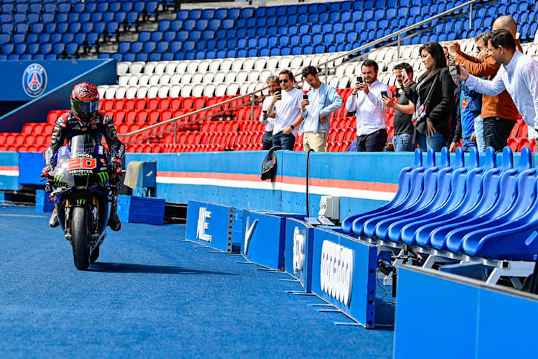Mit dem Bike durch das Prinzenstadion in Paris