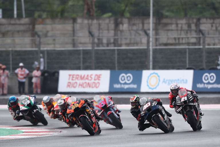 Kampf um Platz 8: Alex Márquez, Pol Espargaró, Brad Binder, Bastianini, Brad Binder und Aleix Espargaró (v.l.)