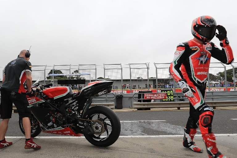 Jordi Torres wechselte für 2019 zu Pedercini Kawasaki, die Liebe blieb bei MV Agusta