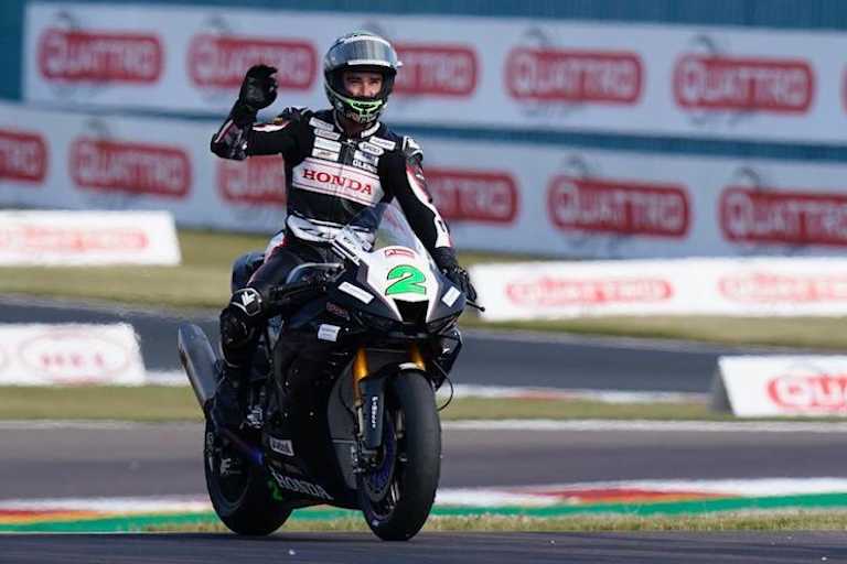 Glenn Irwin siegte am Sonntagnachmittag in Snetterton