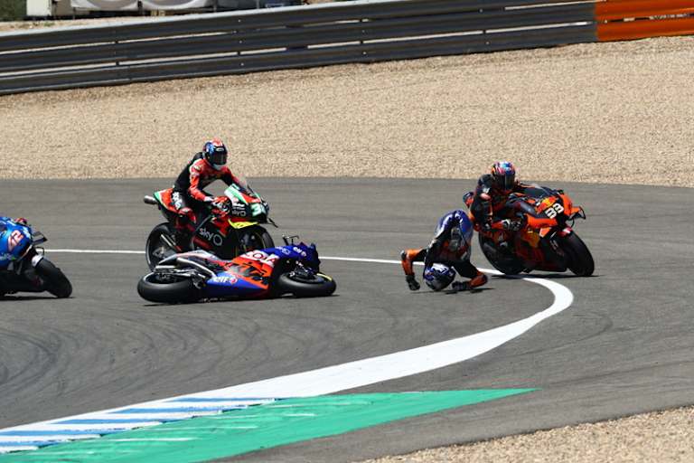 Brad Binder räumt Marken-Kollege Miguel Oliveira ab