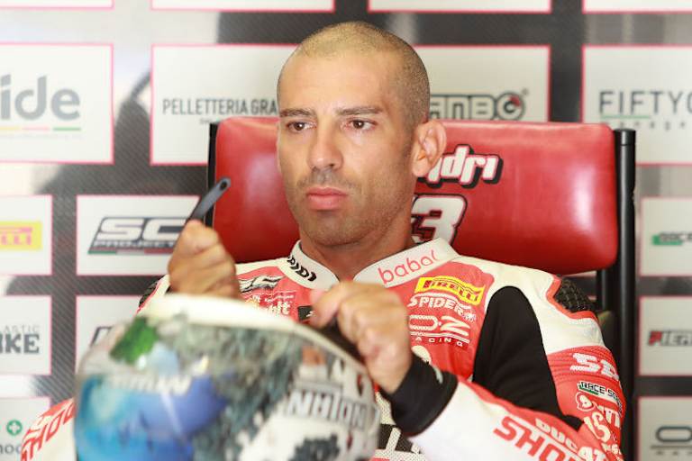 Marco Melandri tauschte Helm mit Mikro