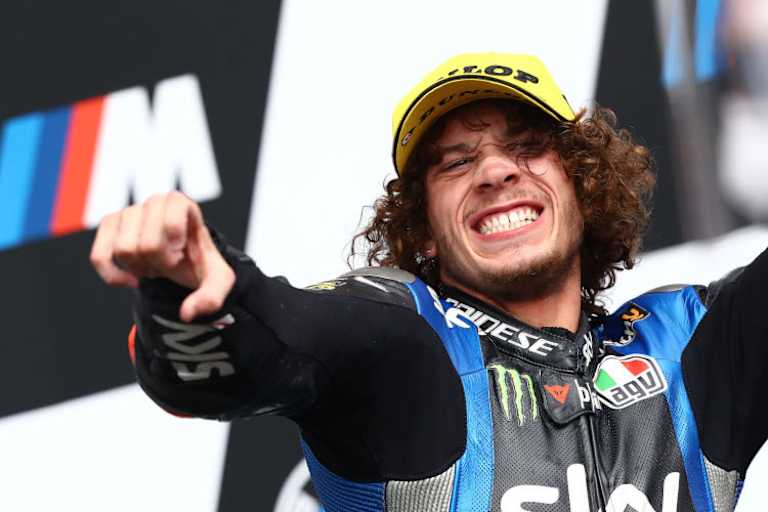 Marco Bezzecchi durfte sich im Parc Fermé zum zweiten Mal freuen