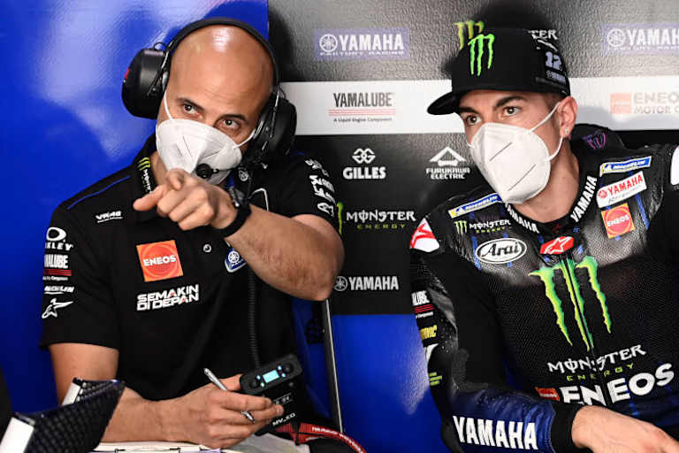 Saisonbeginn 2021: Esteban Garcia neben Maverick Viñales 