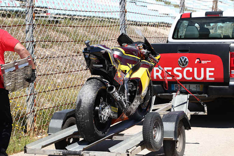 Sam Lowes ramponierte Kalex