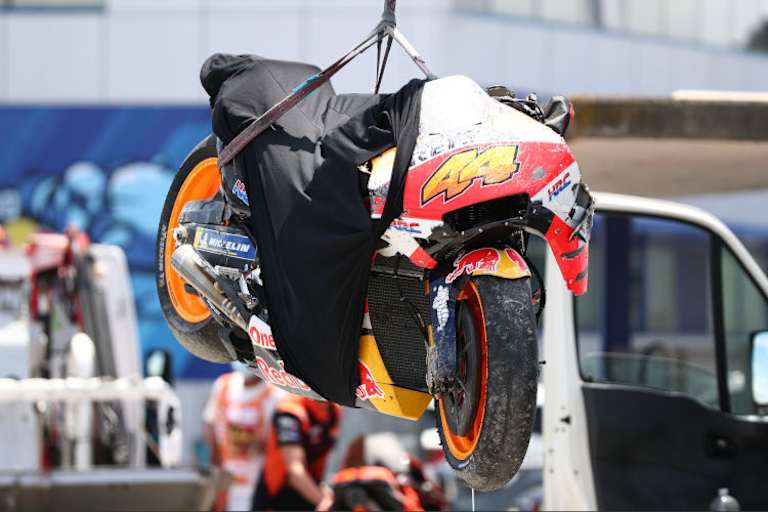 Die Repsol-Honda von Pol Espargaró nach seinem Crash in Kurve 7